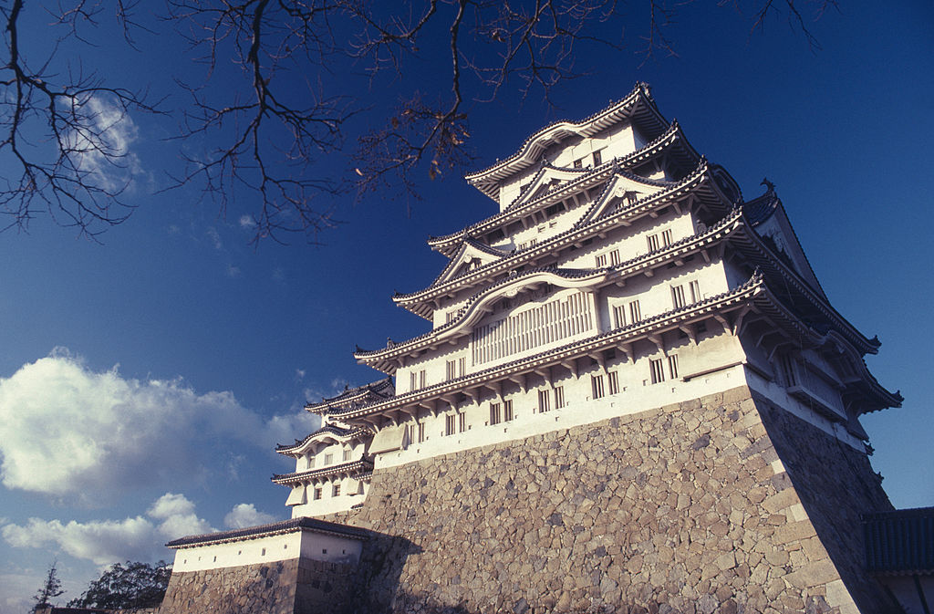 Lâu đài Himeji vào mùa xuân