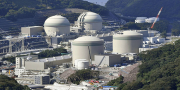 Nhật Bản xem xét kéo dài thời hạn dùng điện hạt nhân
