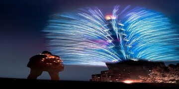 Đài Bắc 101 trình diễn pháo hoa và màn hình LED 300 giây mừng năm mới.